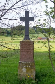 Unterallgäu: Steinkreuz aus dem Jahr 1888 (Obergünzburg)