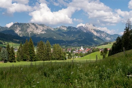 Kienzern mit Blick zum Füssener Jöchle und die Nesselwängler Berge
