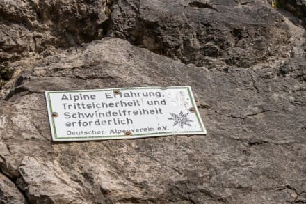 Info: Alpine Gefahren - Helm (bröseliges Gestein) - Wildruhezone ab 17 Uhr